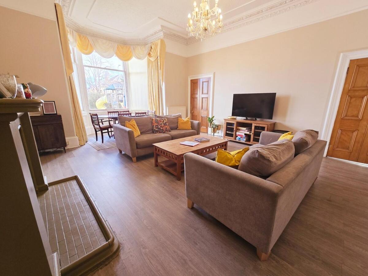 Delightful 4 Bedroom Family In Newington - Craigmillar Park Apartment *