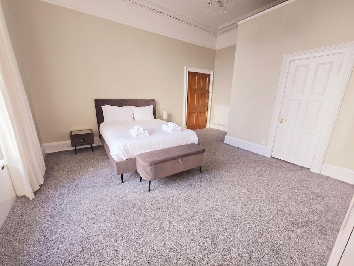 Delightful 4 Bedroom Family In Newington - Craigmillar Park Apartment *